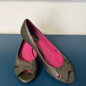COLE HAAN Nike Air Patent Leather Peep-Toe Wedge Pumps - Gray size 7